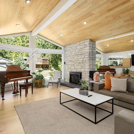 Beautiful Villa With Heated Pool Hot Tub By Forest North Vancouver Eksteriør billede