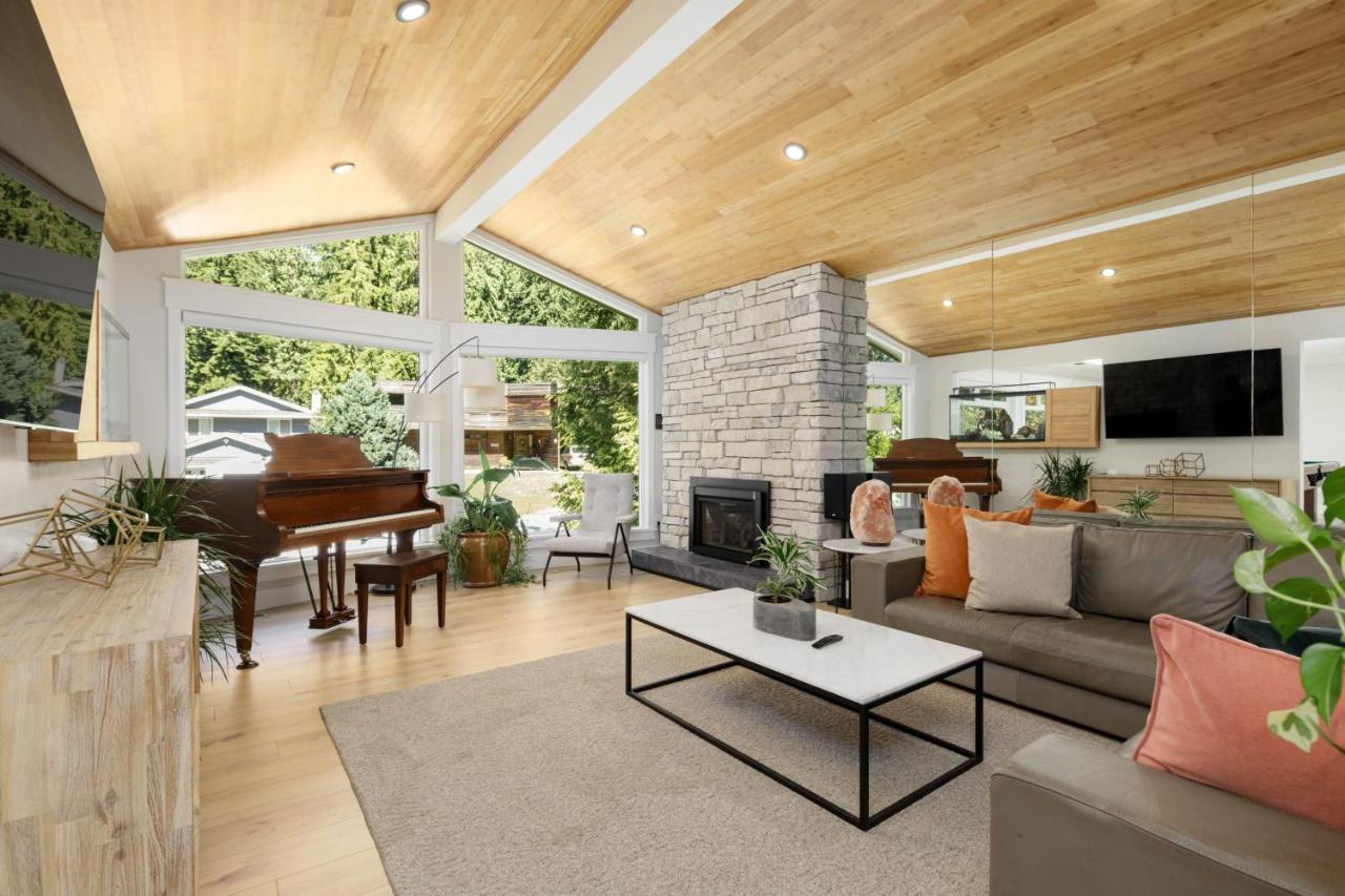 Beautiful Villa With Heated Pool Hot Tub By Forest North Vancouver Eksteriør billede