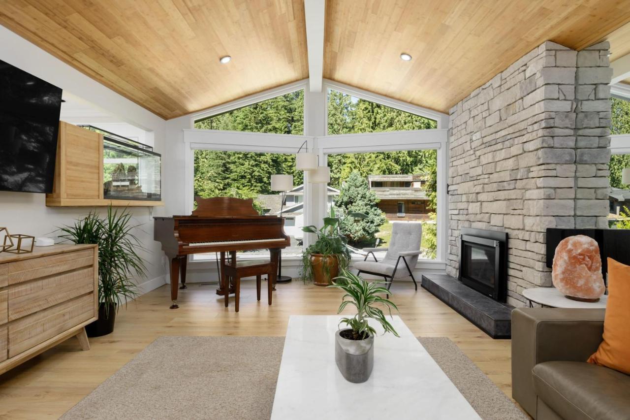 Beautiful Villa With Heated Pool Hot Tub By Forest North Vancouver Eksteriør billede