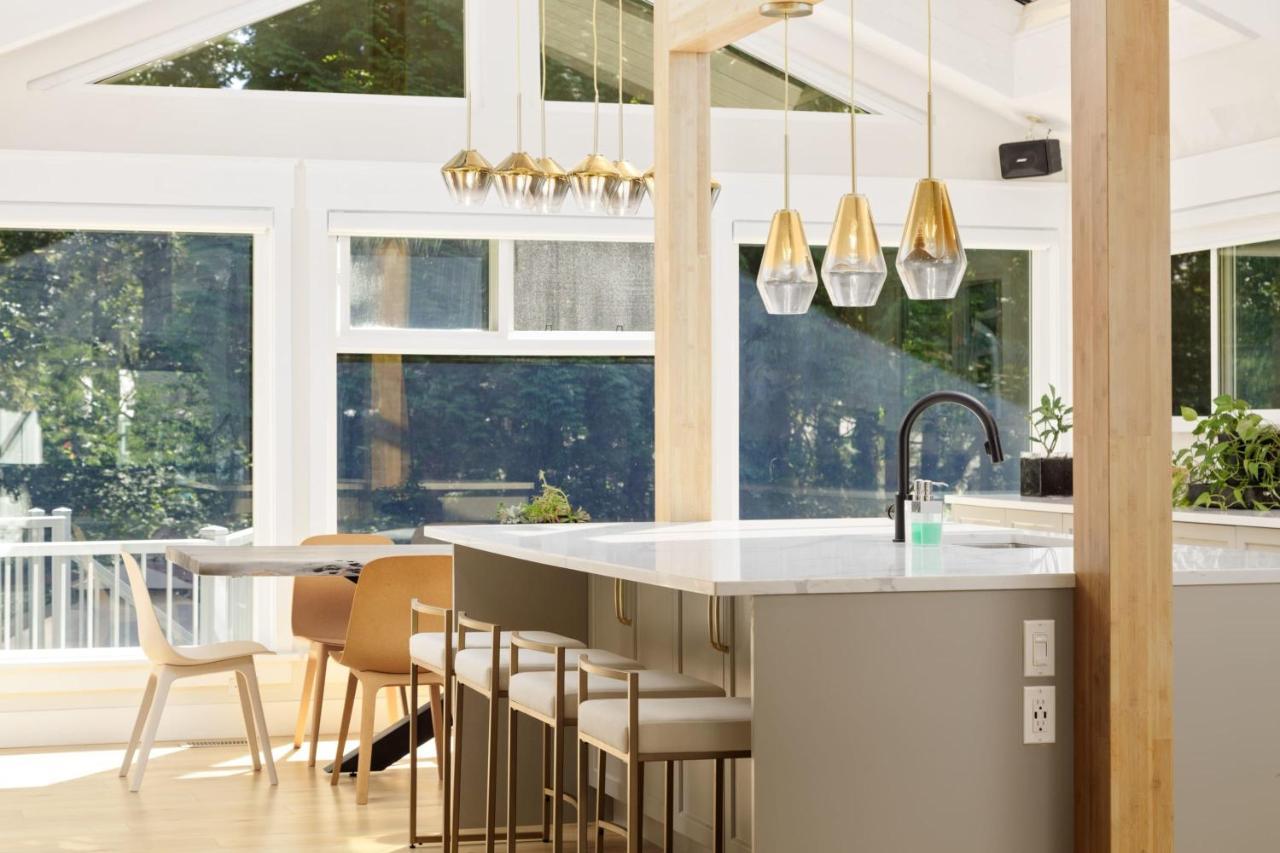 Beautiful Villa With Heated Pool Hot Tub By Forest North Vancouver Eksteriør billede