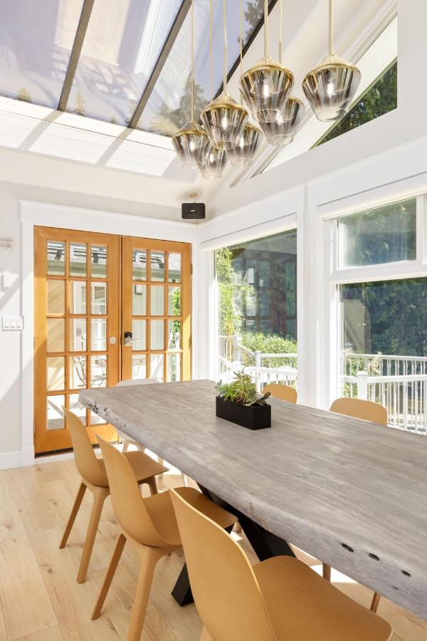 Beautiful Villa With Heated Pool Hot Tub By Forest North Vancouver Eksteriør billede