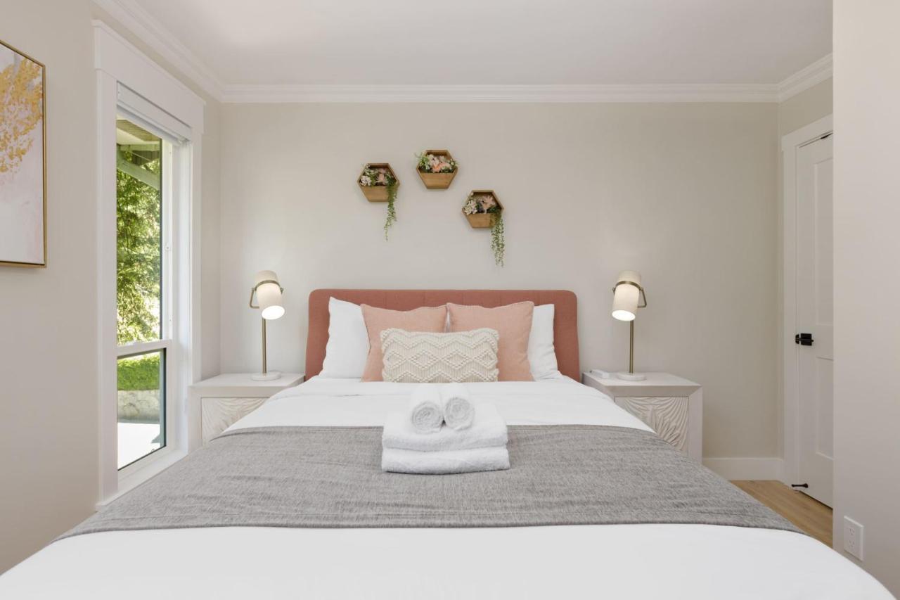 Beautiful Villa With Heated Pool Hot Tub By Forest North Vancouver Eksteriør billede