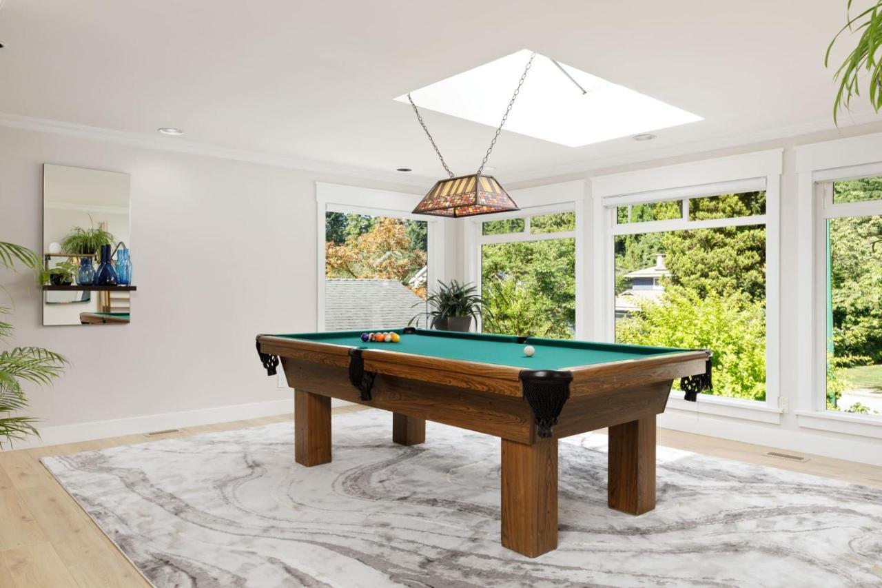 Beautiful Villa With Heated Pool Hot Tub By Forest North Vancouver Eksteriør billede