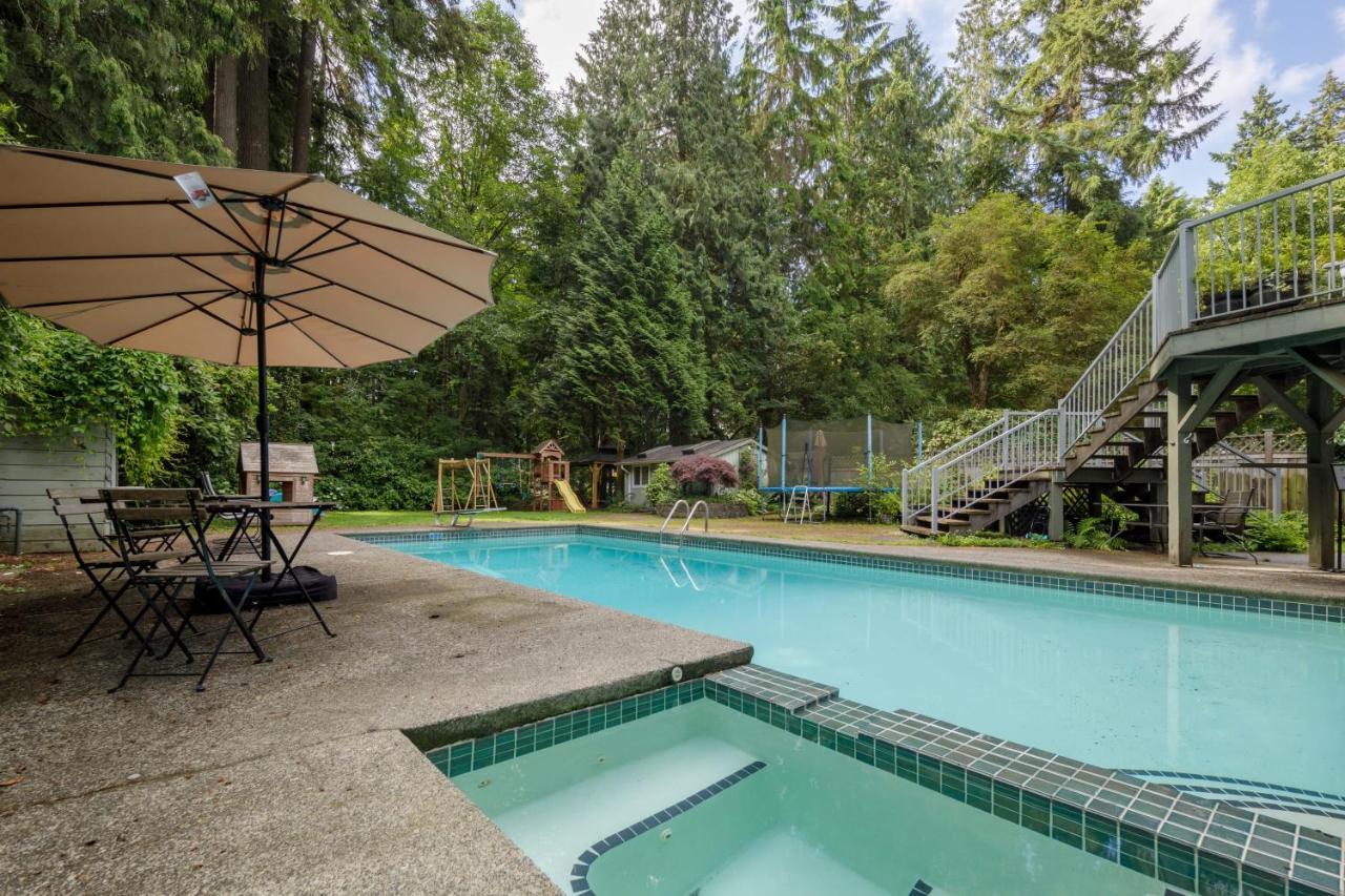 Beautiful Villa With Heated Pool Hot Tub By Forest North Vancouver Eksteriør billede