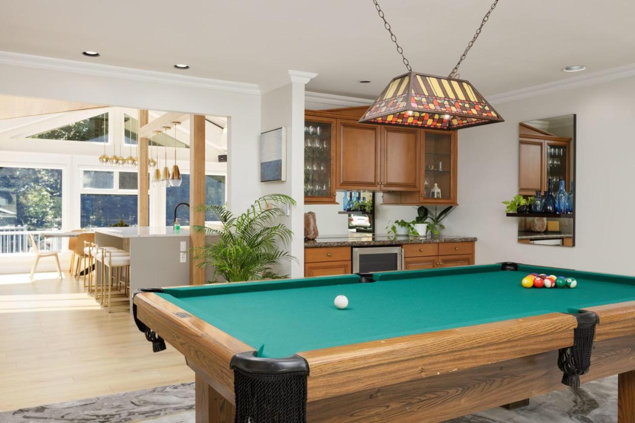 Beautiful Villa With Heated Pool Hot Tub By Forest North Vancouver Eksteriør billede