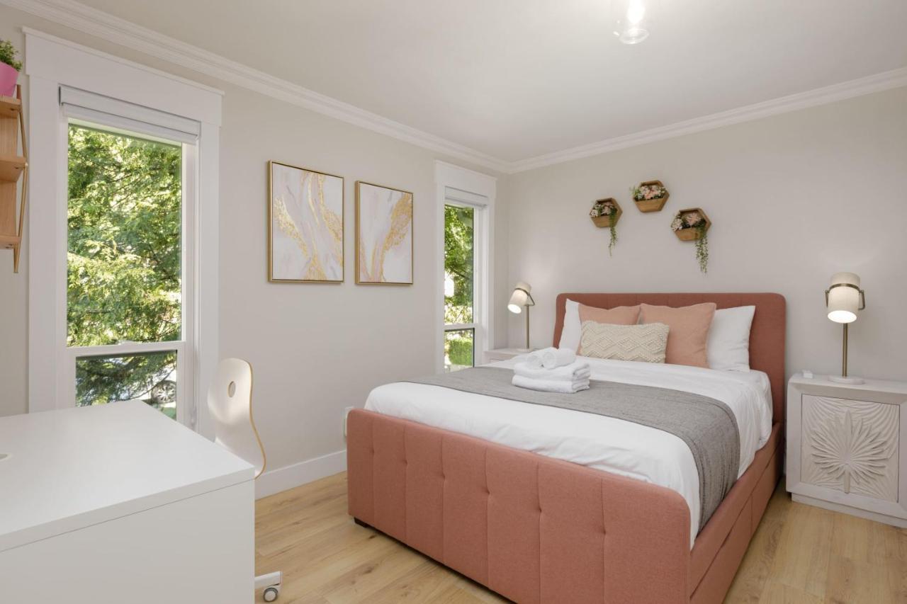 Beautiful Villa With Heated Pool Hot Tub By Forest North Vancouver Eksteriør billede