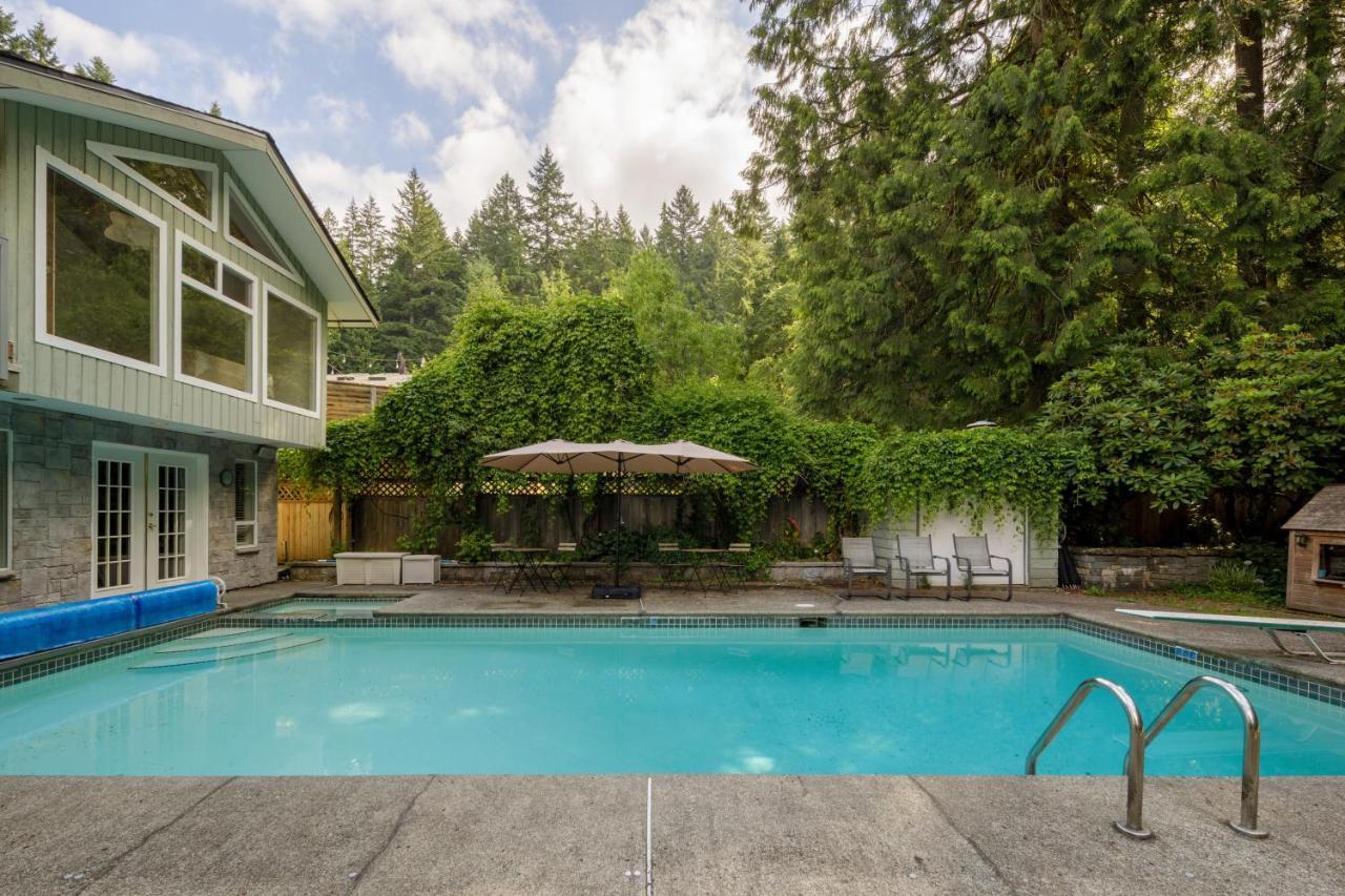 Beautiful Villa With Heated Pool Hot Tub By Forest North Vancouver Eksteriør billede