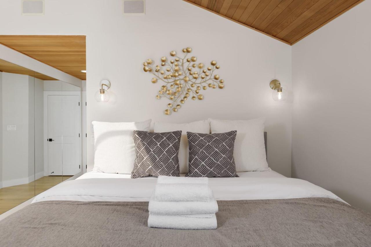 Beautiful Villa With Heated Pool Hot Tub By Forest North Vancouver Eksteriør billede