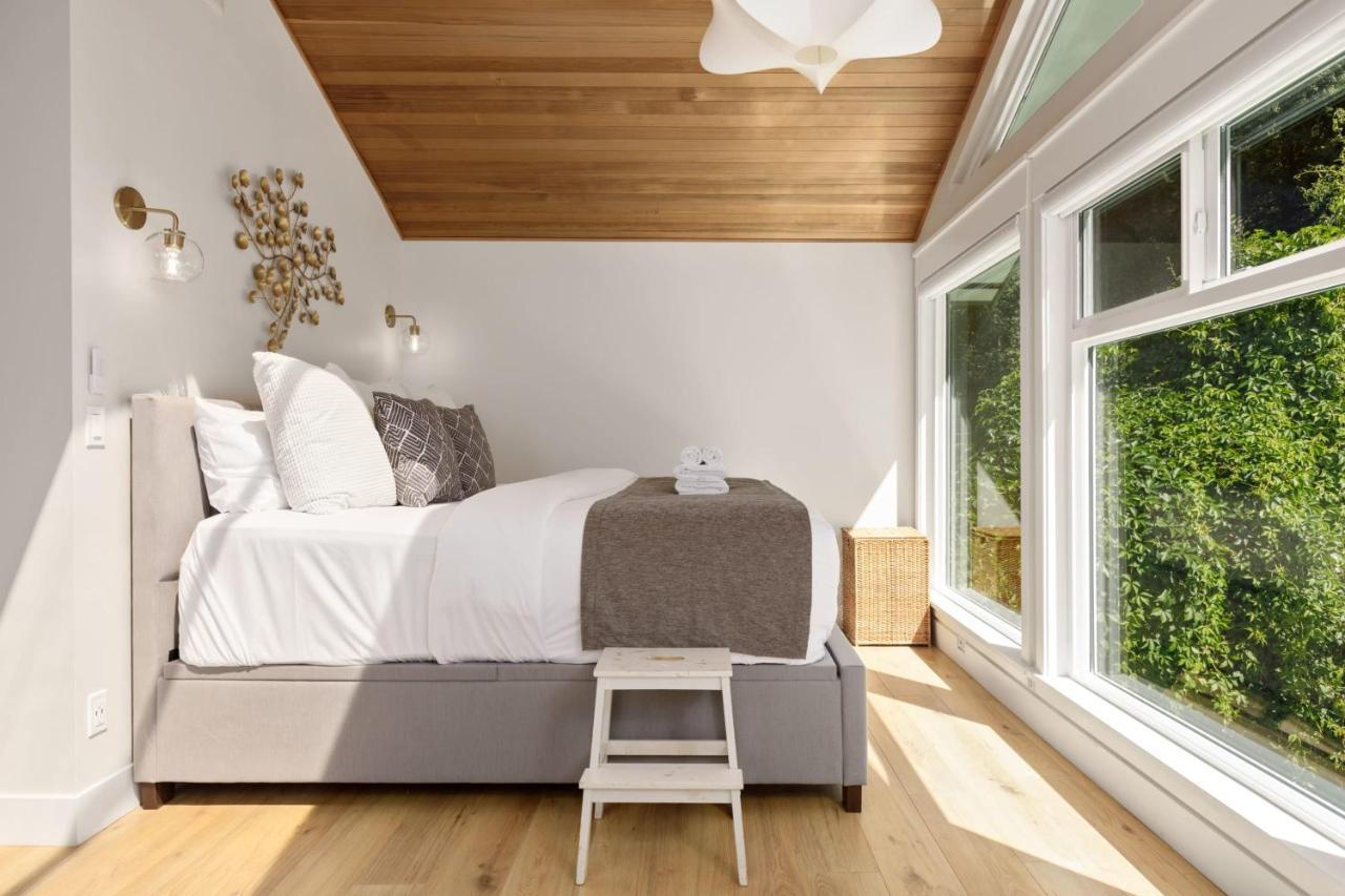 Beautiful Villa With Heated Pool Hot Tub By Forest North Vancouver Eksteriør billede