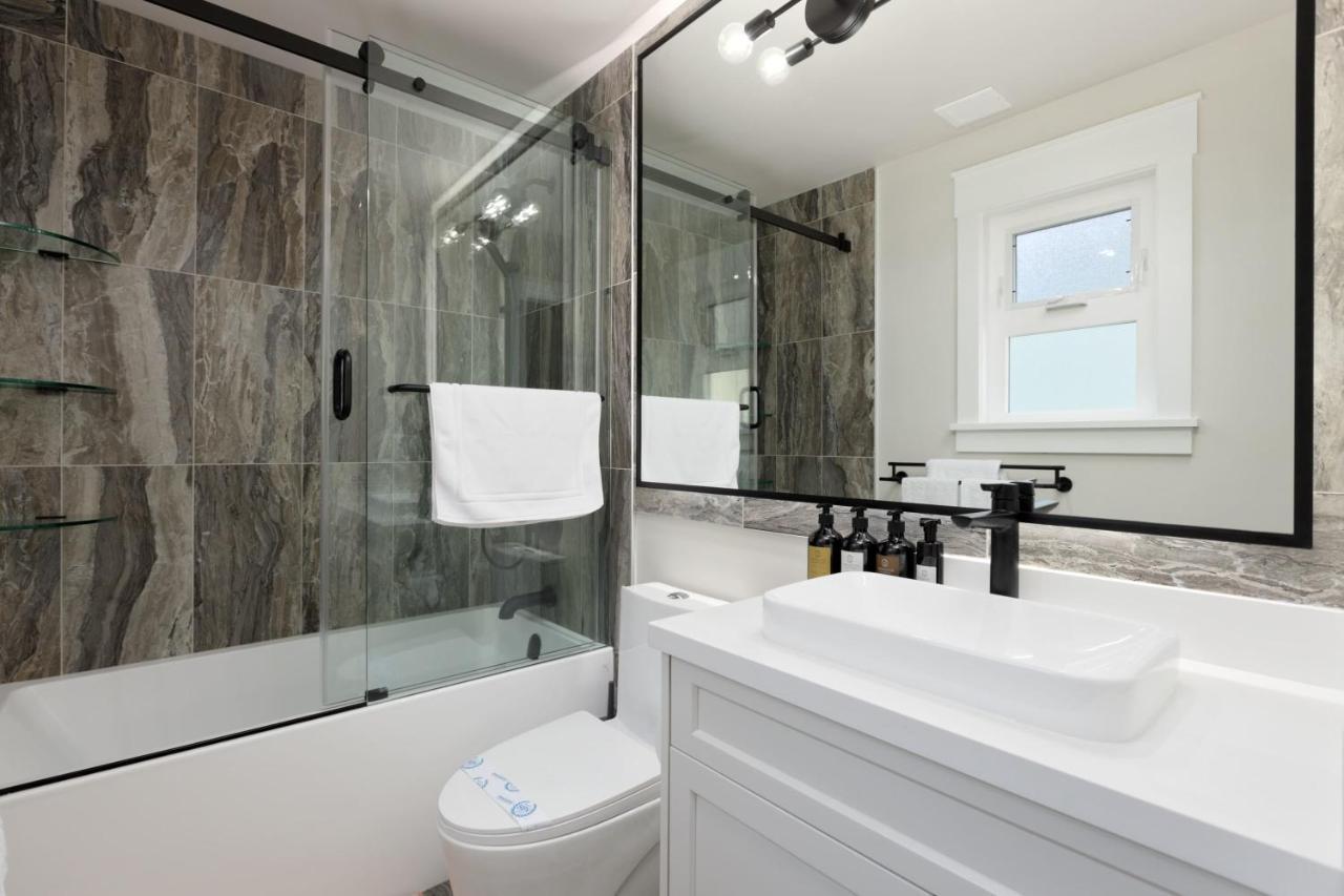 Beautiful Villa With Heated Pool Hot Tub By Forest North Vancouver Eksteriør billede
