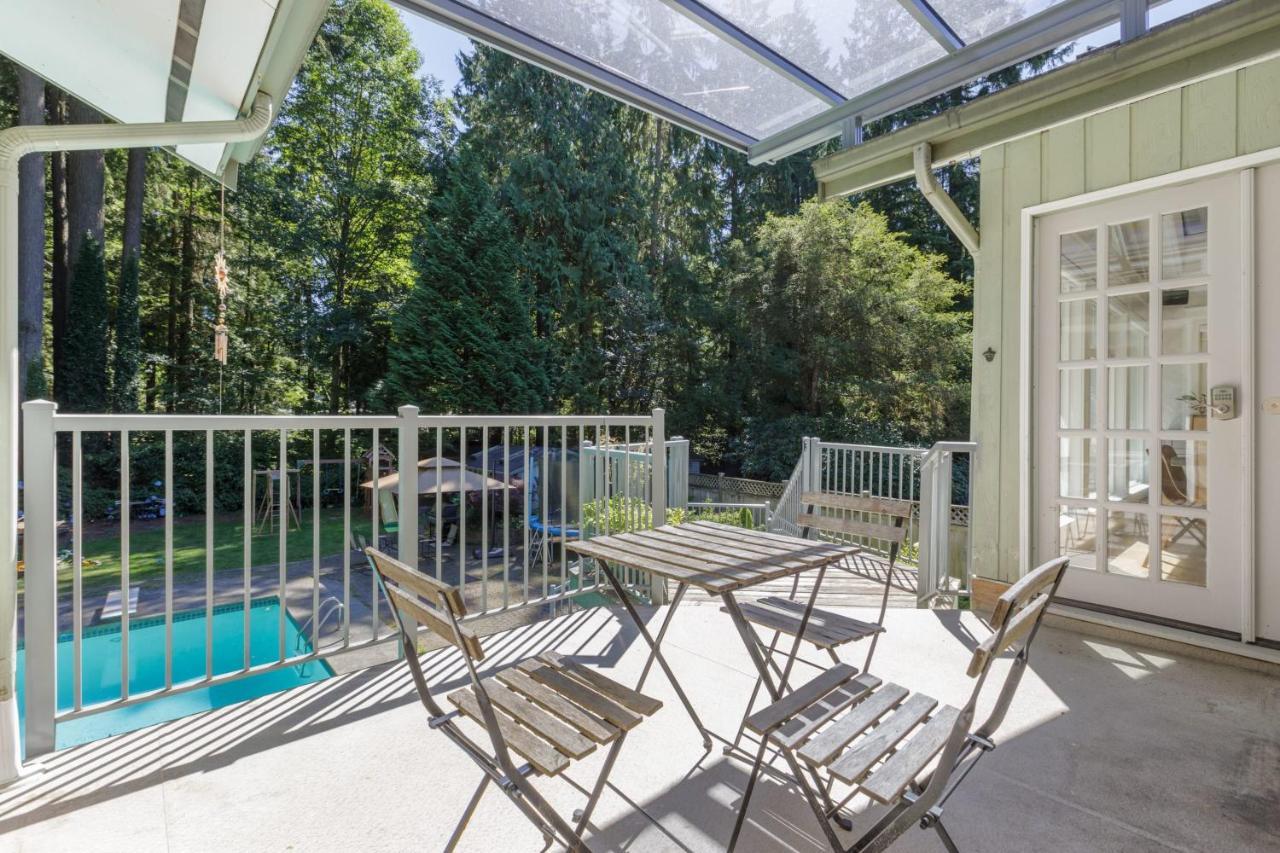 Beautiful Villa With Heated Pool Hot Tub By Forest North Vancouver Eksteriør billede
