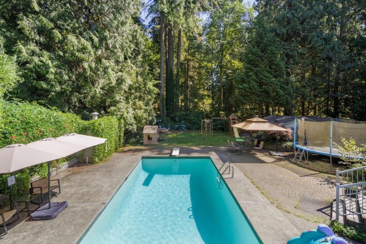 Beautiful Villa With Heated Pool Hot Tub By Forest North Vancouver Eksteriør billede