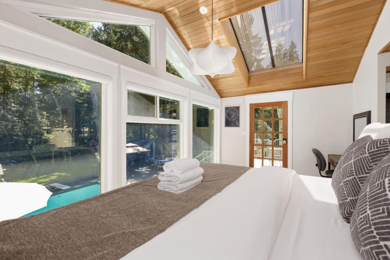 Beautiful Villa With Heated Pool Hot Tub By Forest North Vancouver Eksteriør billede
