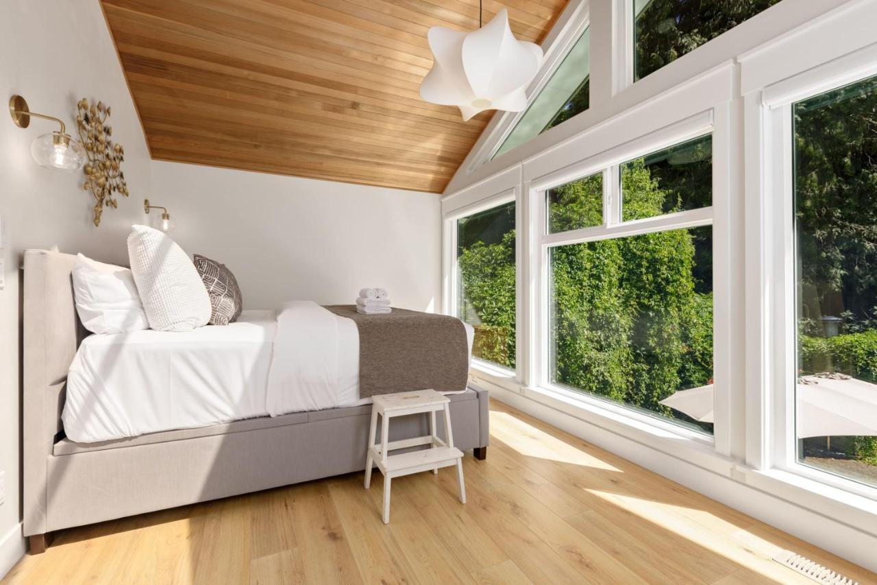 Beautiful Villa With Heated Pool Hot Tub By Forest North Vancouver Eksteriør billede