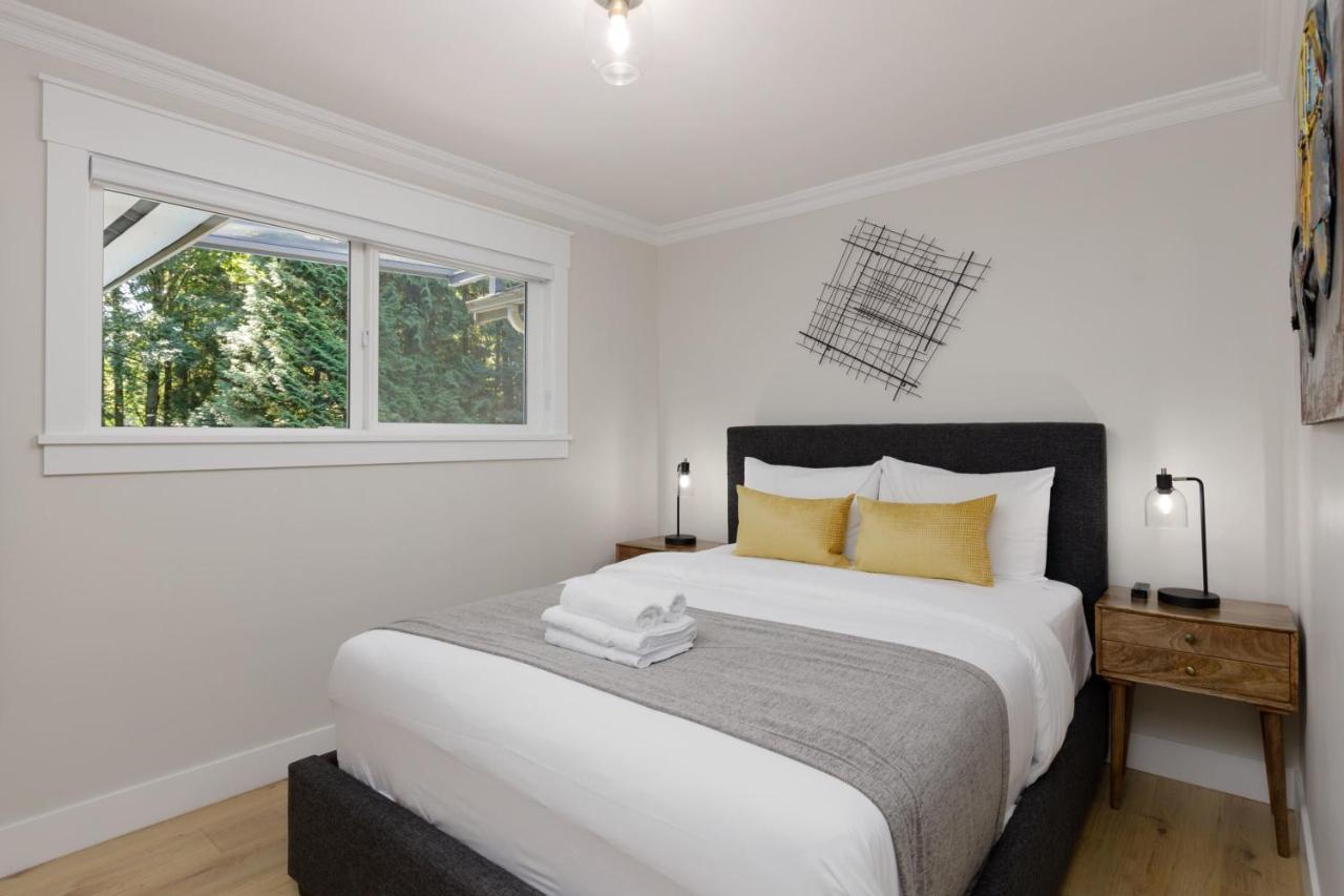 Beautiful Villa With Heated Pool Hot Tub By Forest North Vancouver Eksteriør billede