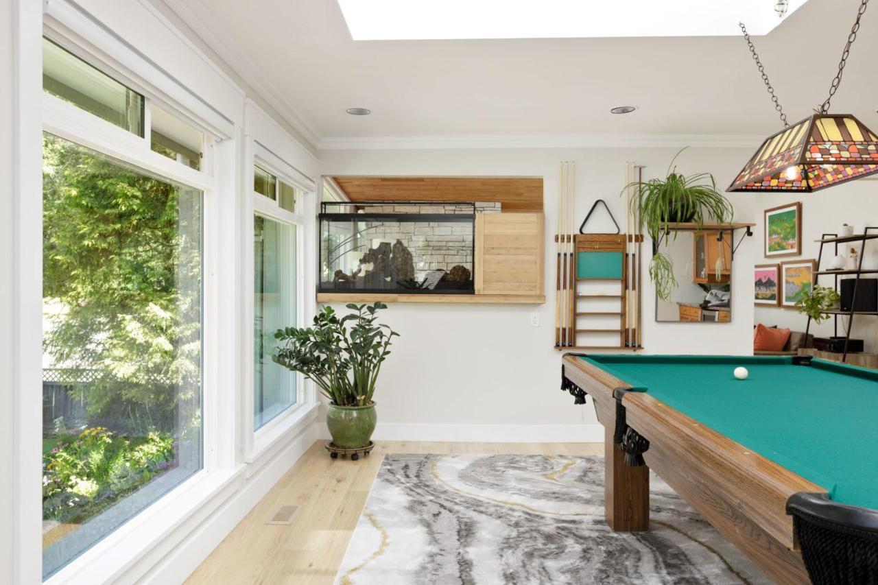 Beautiful Villa With Heated Pool Hot Tub By Forest North Vancouver Eksteriør billede